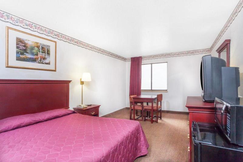 Отель Super 8 Morristown East Downtown Экстерьер фото