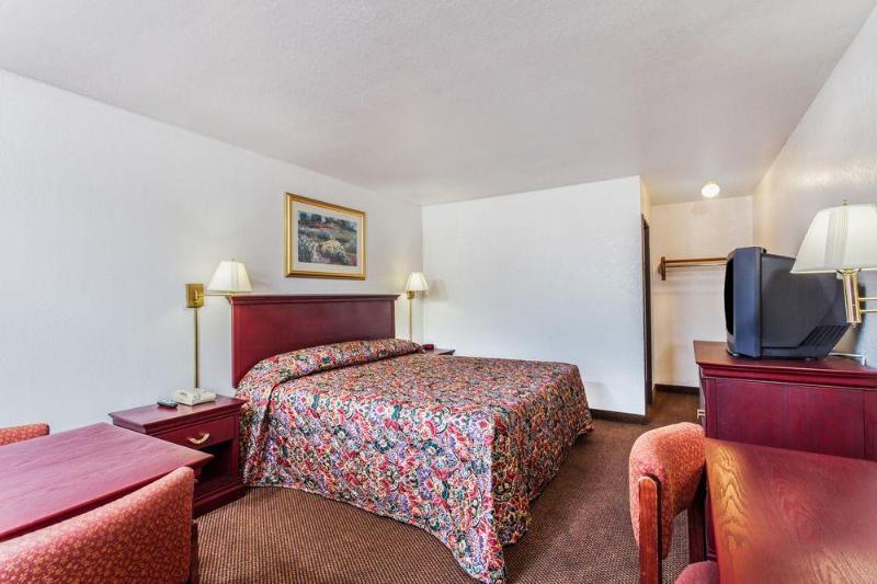 Отель Super 8 Morristown East Downtown Экстерьер фото